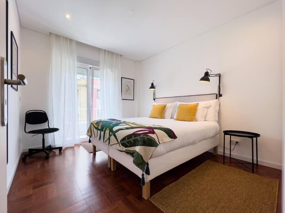 Apartment Olaias 2 Bed Near Metro 2 *